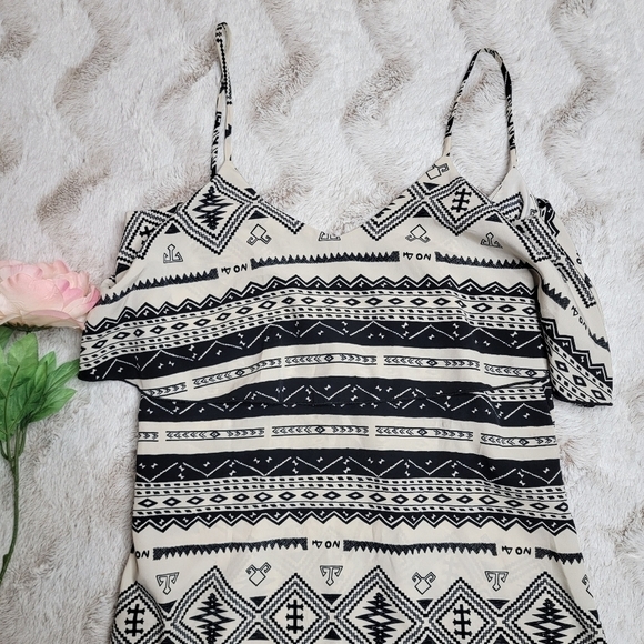 Blu Moon Ivory Black Ruffle Sleeveless Aztec Print Blouse Size 1 - Picture 2 of 11